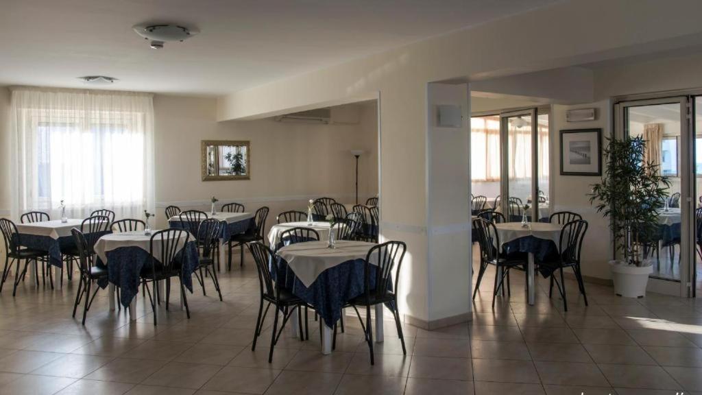 Hotel Antagos Монтесильвано Экстерьер фото
