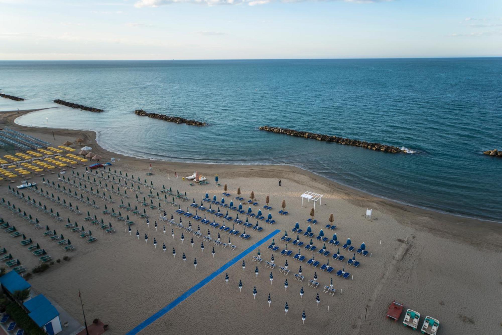 Hotel Antagos Монтесильвано Экстерьер фото