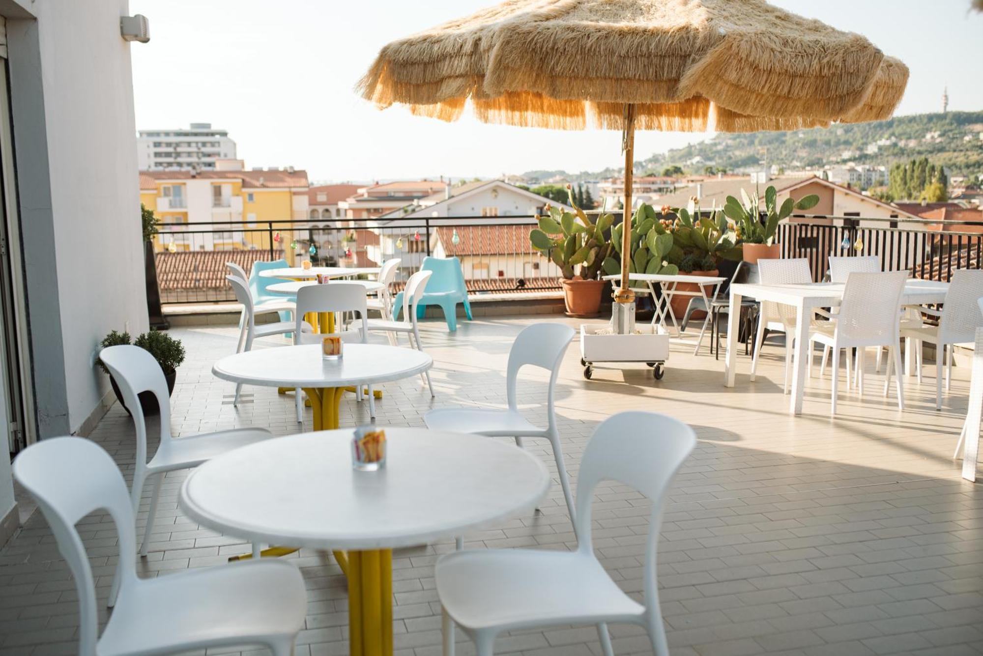 Hotel Antagos Монтесильвано Экстерьер фото
