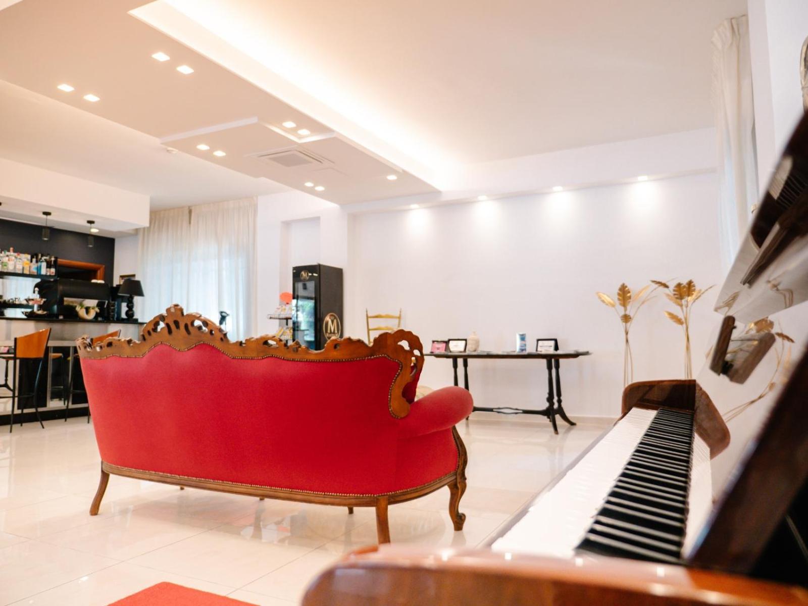 Hotel Antagos Монтесильвано Экстерьер фото