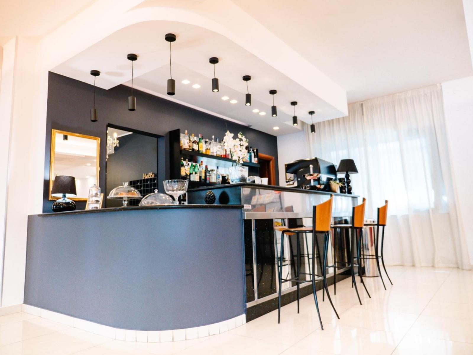 Hotel Antagos Монтесильвано Экстерьер фото