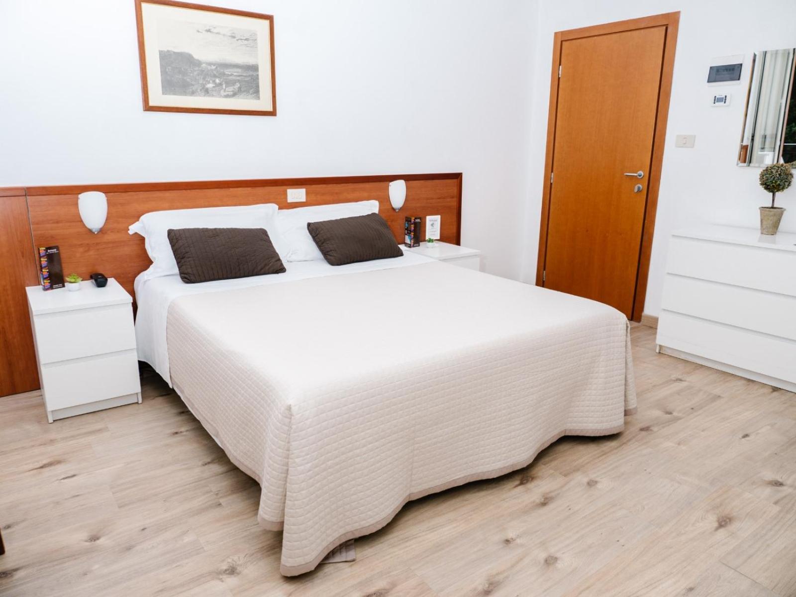 Hotel Antagos Монтесильвано Экстерьер фото