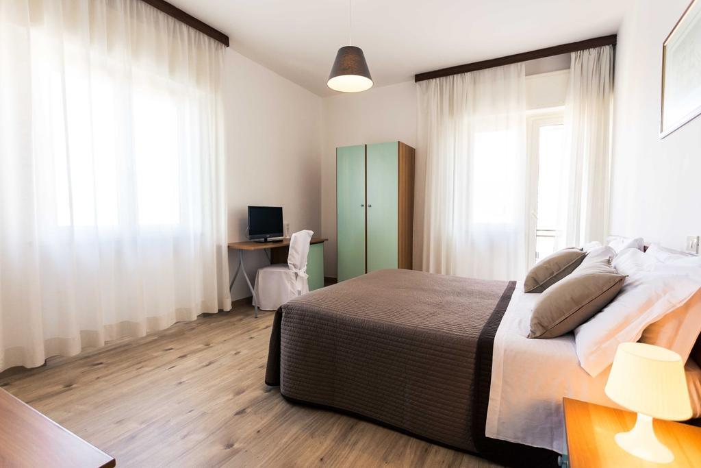 Hotel Antagos Монтесильвано Экстерьер фото