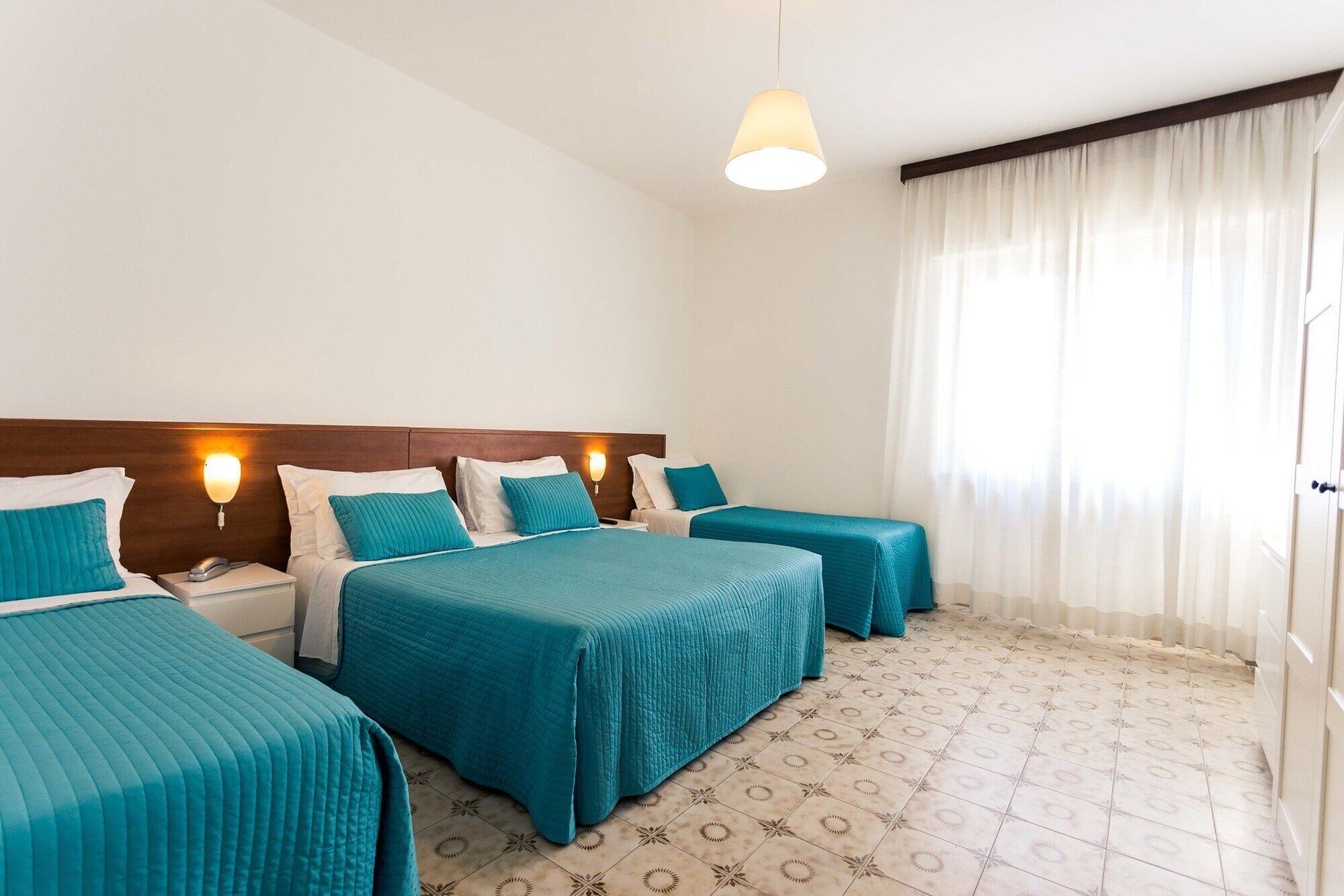 Hotel Antagos Монтесильвано Экстерьер фото